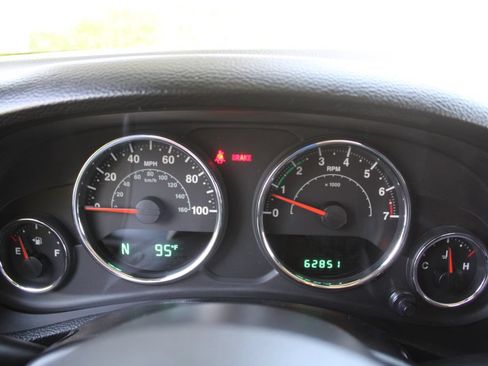 Used 2013 Jeep Wrangler Sport AWD/4WD image 22