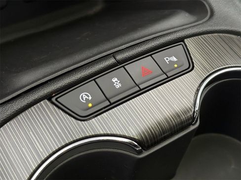 Used 2023 GMC Acadia SLT w/ Elevation Edition image 16