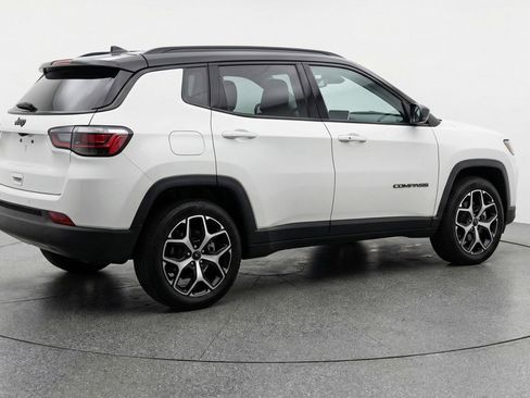 Used 2025 Jeep Compass Limited AWD/4WD image 9