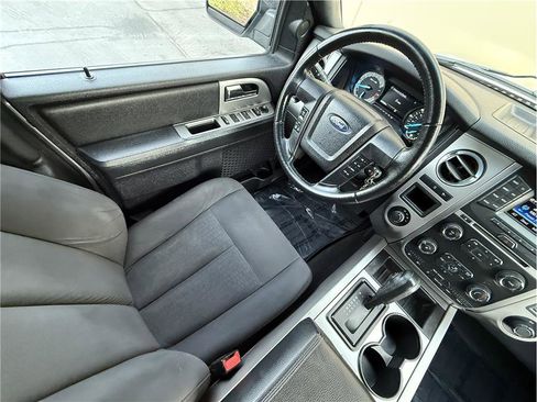 Used 2017 Ford Expedition XLT image 8