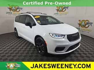 Certified 2023 Chrysler Pacifica Limited w/ S Appearance Package AWD/4WD video 1