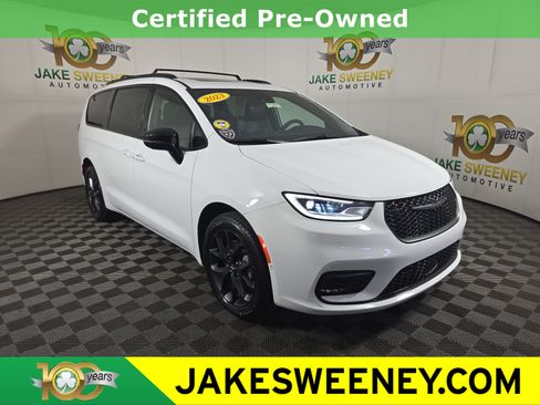Certified 2023 Chrysler Pacifica Limited w/ S Appearance Package AWD/4WD image 1