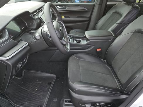 New 2025 Jeep Grand Cherokee Laredo image 21