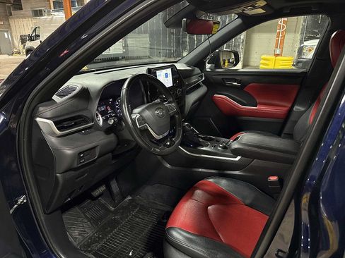 Used 2022 Toyota Highlander XSE AWD/4WD image 30