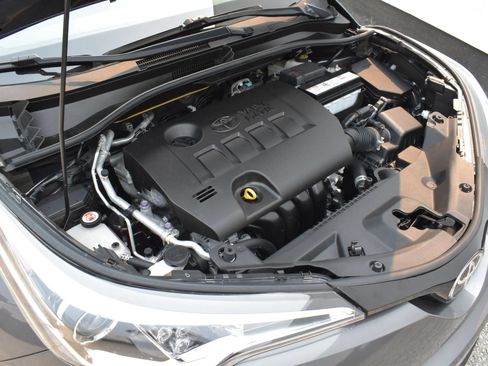 Used 2019 Toyota C-HR XLE FWD image 29
