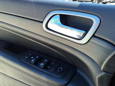 Used 2021 Jeep Grand Cherokee Laredo X AWD/4WD image 31