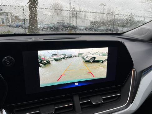 Used 2025 Chevrolet Trax LT image 17