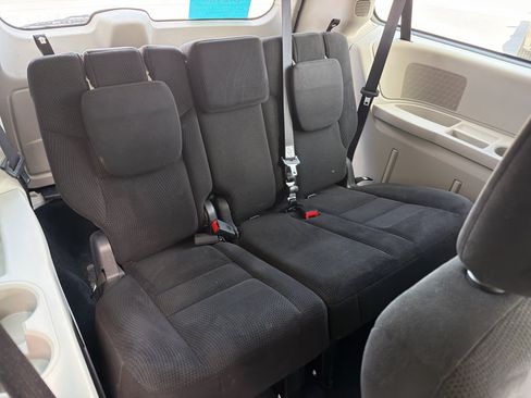 Used 2015 Dodge Grand Caravan American Value Package FWD image 3