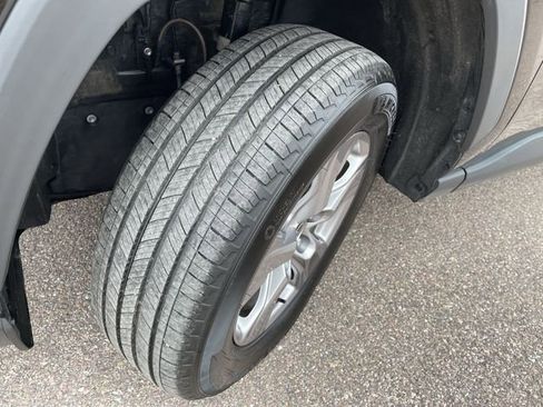 Used 2025 Toyota RAV4 XLE image 10