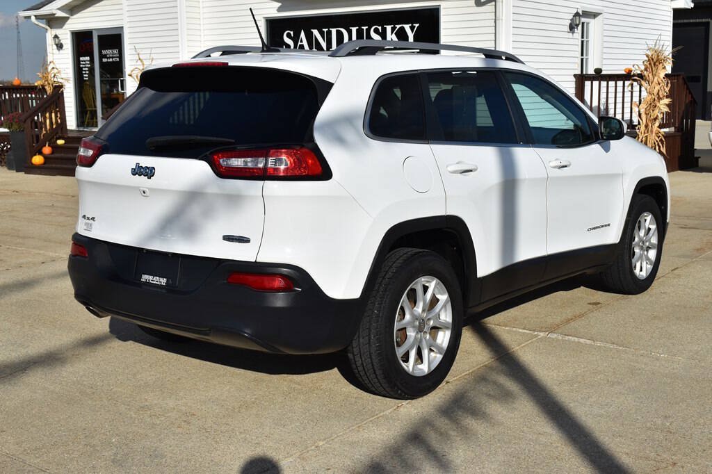 Used 2015 Jeep Cherokee Latitude w/ Comfort/Convenience Group AWD/4WD image 3
