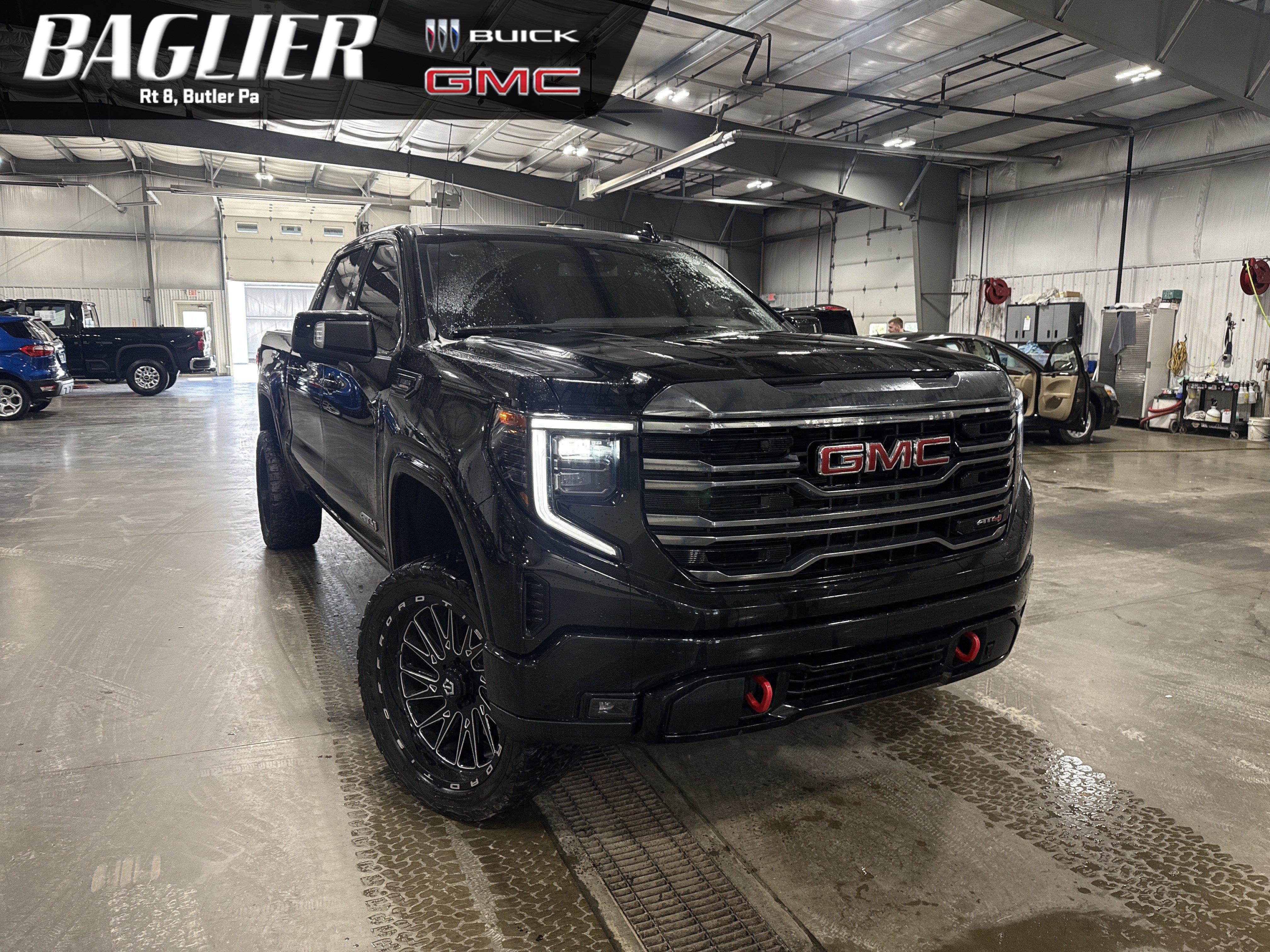 Used 2022 GMC Sierra 1500 AT4 w/ AT4 Preferred Package AWD/4WD image 1