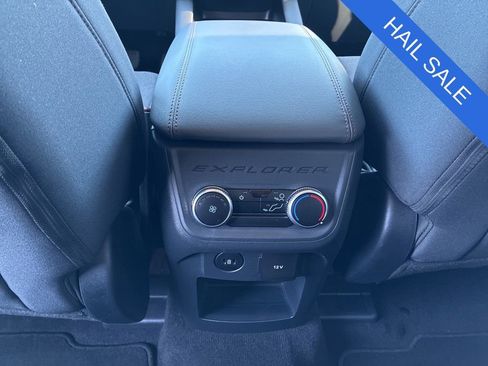 Used 2025 Ford Explorer Active AWD/4WD image 14