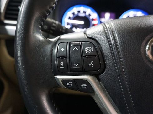 Used 2015 Toyota Highlander Limited w/ Driver Technology Package image 7