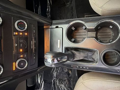 Used 2018 Ford Explorer XLT FWD image 29