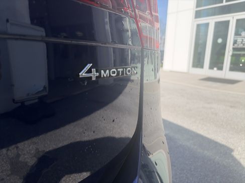 Used 2024 Volkswagen Tiguan SEL R-Line image 8