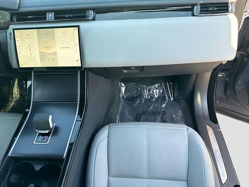 Certified 2026 Land Rover Range Rover Velar Dynamic SE AWD/4WD image 17