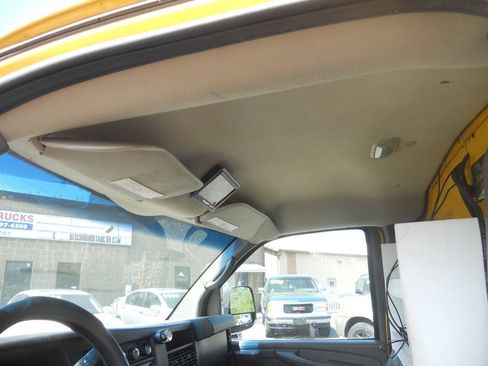 Used 2011 GMC Savana 3500 RWD image 19