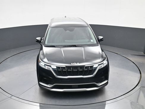 Used 2022 Kia Carnival EX image 25