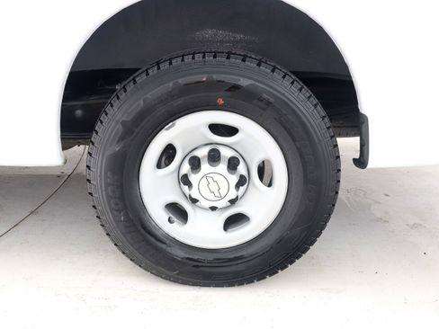 Used 2017 Chevrolet Express 2500 Extended image 32
