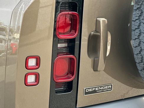 Used 2021 Land Rover Defender 90 First Edition image 14