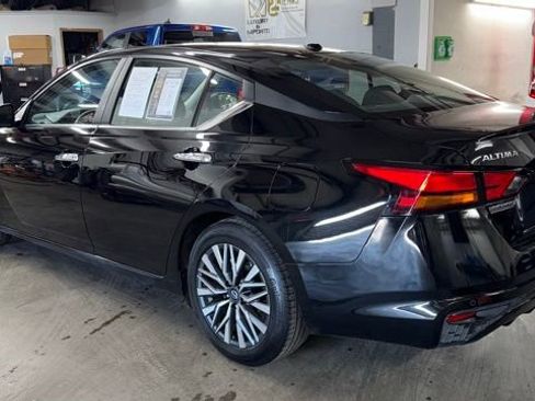 Used 2025 Nissan Altima 2.5 SV image 3