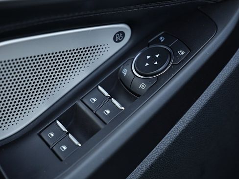 Used 2020 Ford Explorer Platinum w/ Premium Technology Package image 17