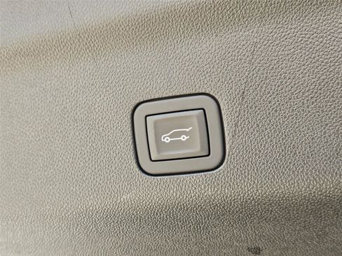 Used 2025 GMC Yukon Denali Ultimate w/ LPO, Floor Liner Package AWD/4WD image 29
