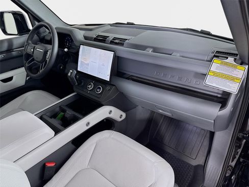 Used 2026 Land Rover Defender 110 X-Dynamic SE AWD/4WD image 31