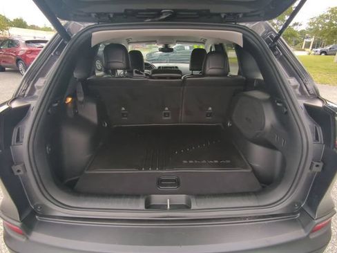 Used 2019 Jeep Cherokee Limited FWD image 14