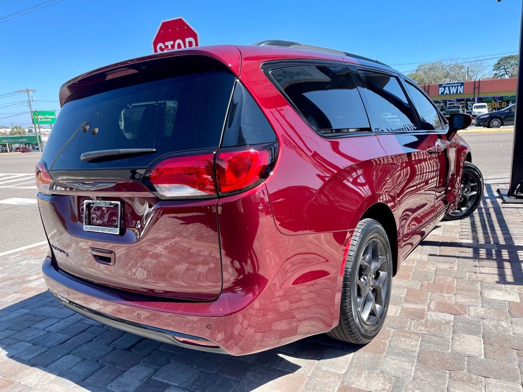 Used 2018 Chrysler Pacifica Touring-L w/ Premium Audio Group FWD image 38