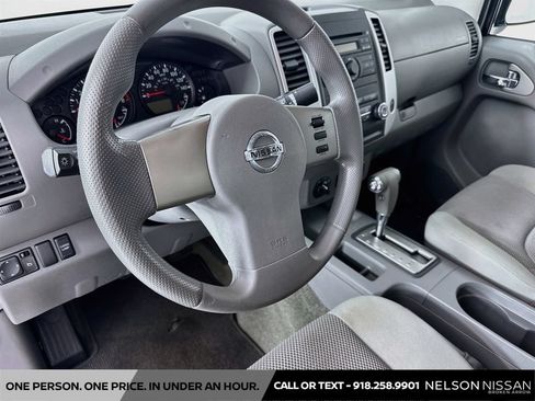 Used 2010 Nissan Frontier SE AWD/4WD image 9