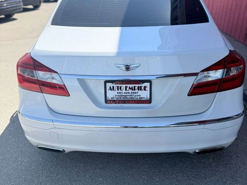 Used 2012 Hyundai Genesis 3.8 RWD image 4