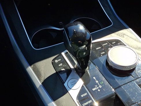 Used 2022 BMW X7 xDrive40i w/ Premium Package image 17