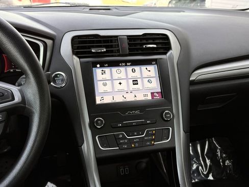 Used 2019 Ford Fusion SE FWD image 33