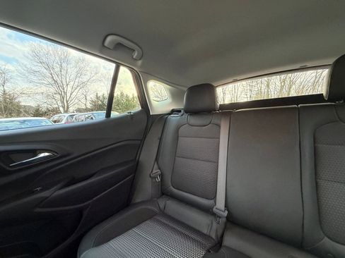 Used 2025 Chevrolet Trax LT image 38