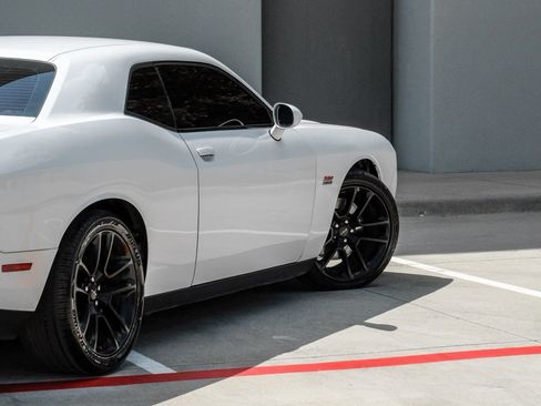 Used 2018 Dodge Challenger R/T Scat Pack RWD image 13