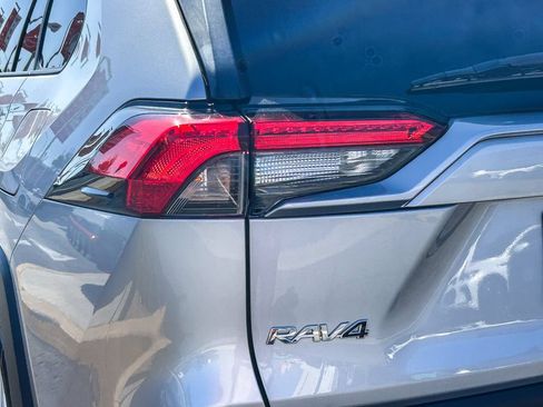 Used 2021 Toyota RAV4 XLE w/ Carpet Mat Package (TMS) FWD image 10