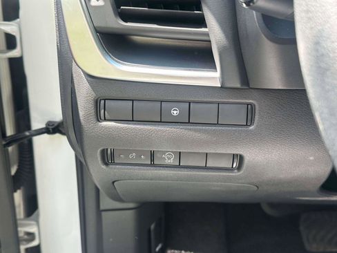 Used 2023 Nissan Rogue SV AWD/4WD image 19