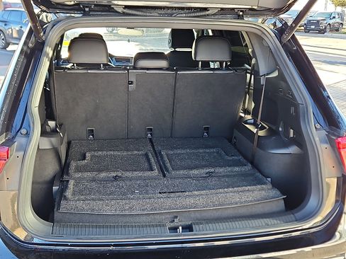 Certified 2022 Volkswagen Tiguan SE R-Line image 6