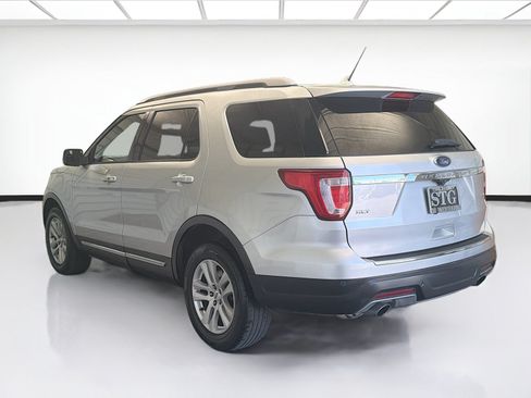 Used 2018 Ford Explorer XLT w/ Equipment Group 201A AWD/4WD image 6