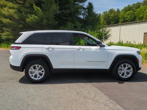 Used 2023 Jeep Grand Cherokee Limited AWD/4WD image 4