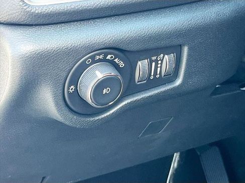 Certified 2024 Chrysler Pacifica Pinnacle FWD image 10