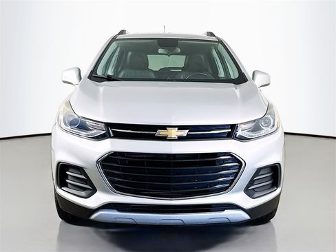 Used 2018 Chevrolet Trax LT w/ LT Convenience Package image 2