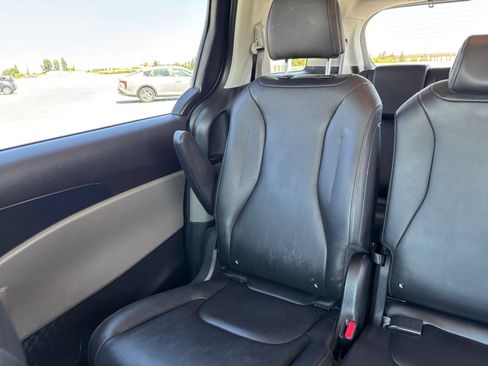 Used 2026 Kia Carnival FWD image 41