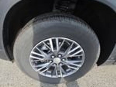 Used 2026 Chevrolet Traverse LT FWD image 16