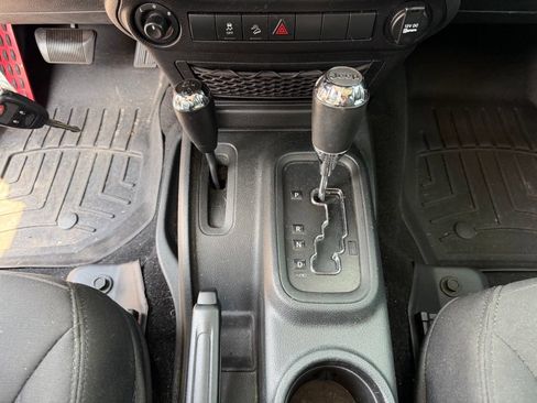 Used 2018 Jeep Wrangler Unlimited Sport S AWD/4WD image 25