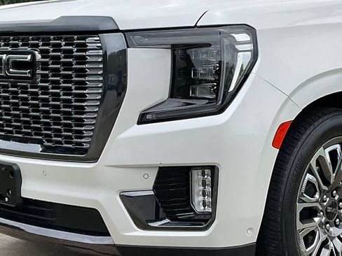 Used 2023 GMC Yukon Denali Ultimate AWD/4WD image 11