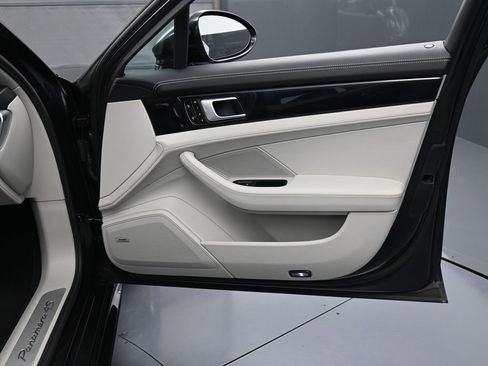 Certified 2018 Porsche Panamera 4S image 29