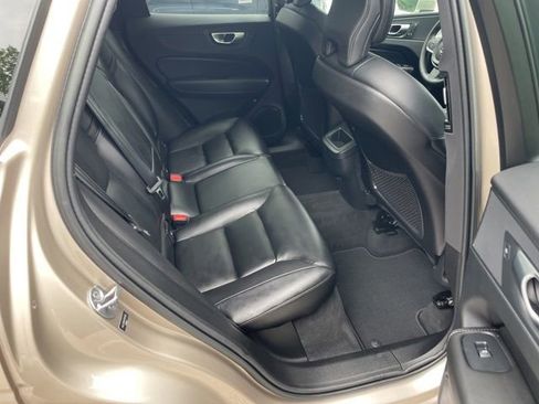 Certified 2023 Volvo XC60 B5 Core w/ Climate Package AWD/4WD image 15
