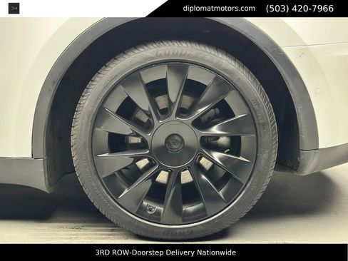 Used 2022 Tesla Model Y Long Range image 33